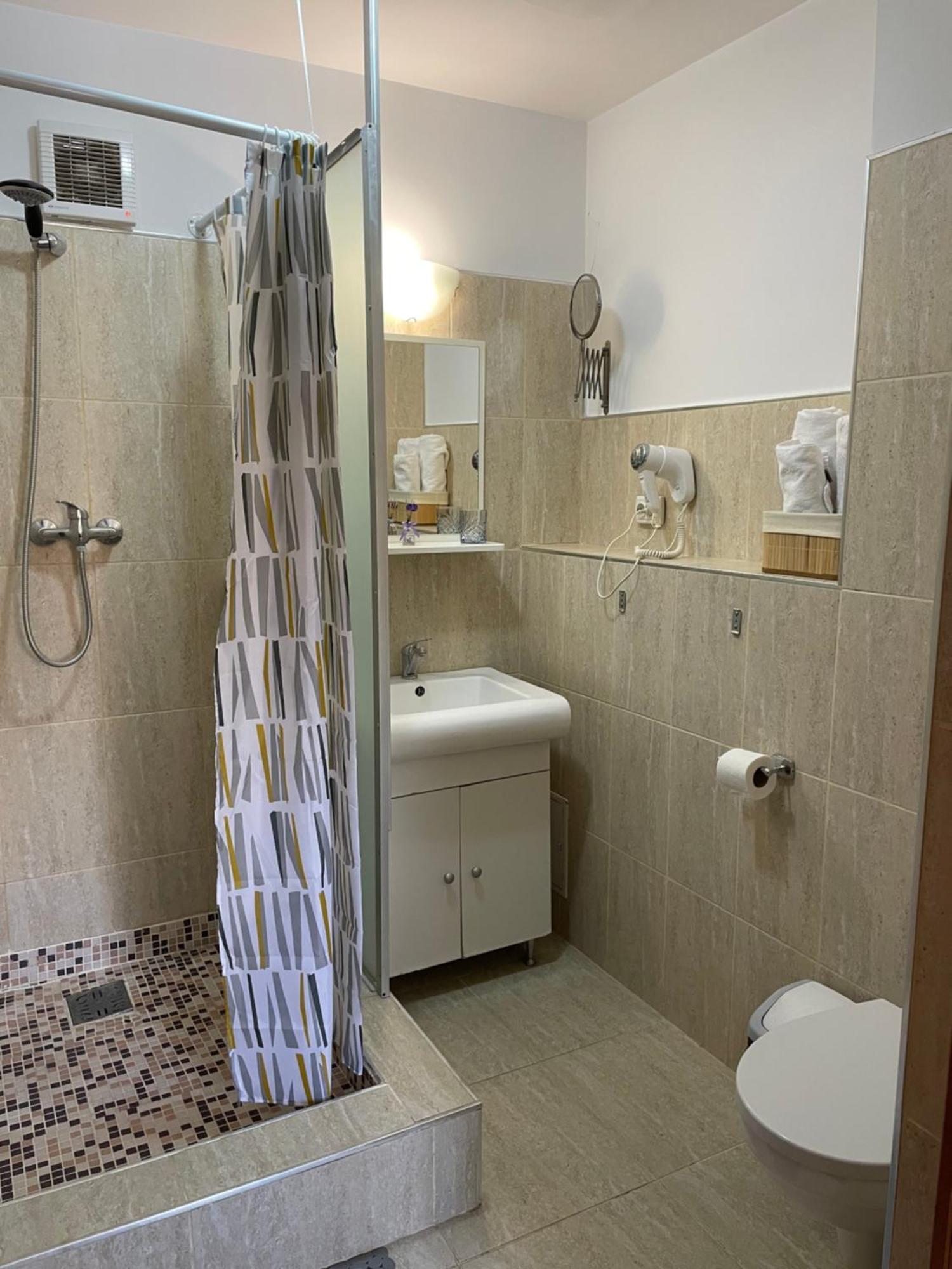 Apartament La O Barfa Ploeszti Zewnętrze zdjęcie